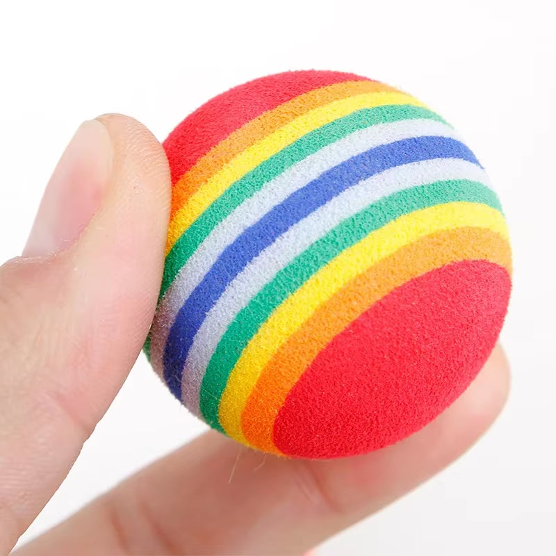 Arcobaleno EVA Giocattoli per Gatti Palla Interattiva Gatto Cane Gioca Da Masticare Sonaglio Scratch EVA Palla Palline Da Allenamento Giocattoli per Animali Domestici Forniture